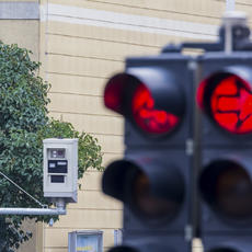 Anulan una multa de 200 euros y 4 puntos impuesta a un ciudadano por rebasar un semáforo en rojo [foto rojo]